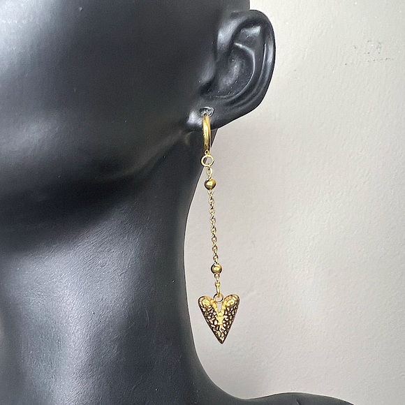 18k Gold V Heart Drop Earrings - Picture 2 of 2